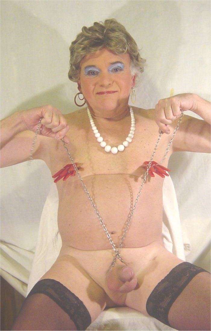 Ritasolent loves to be exposed