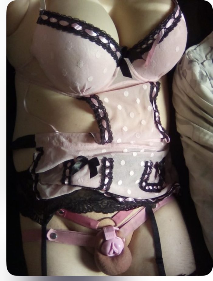Exposing this pathetic waste of air sissy slave