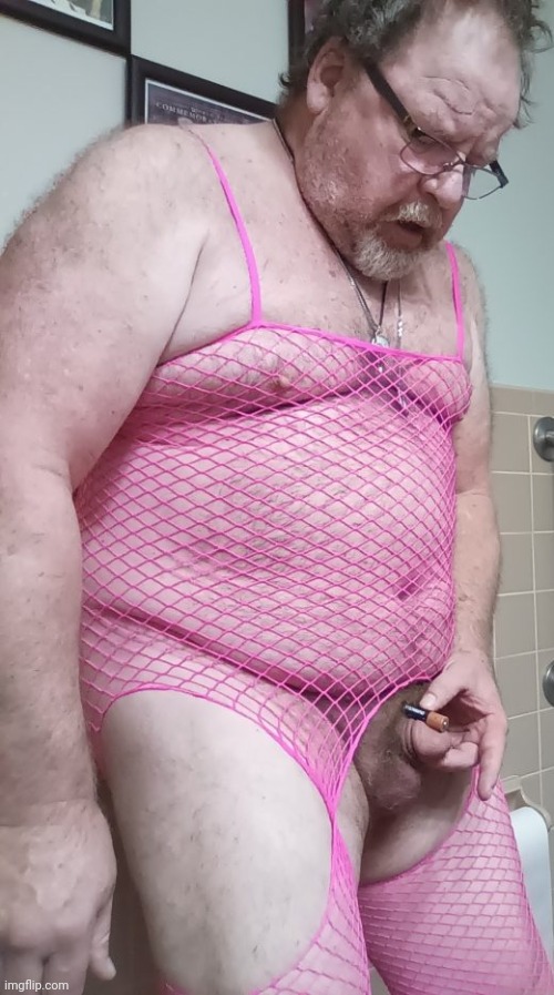 My cock fully fits in a shot glass!