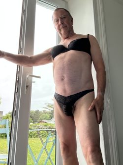 Sissy Bryn in undies
