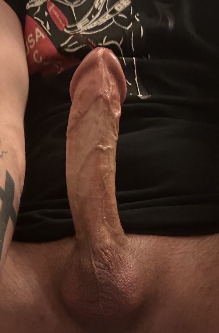 Looking for someone to ride my cock