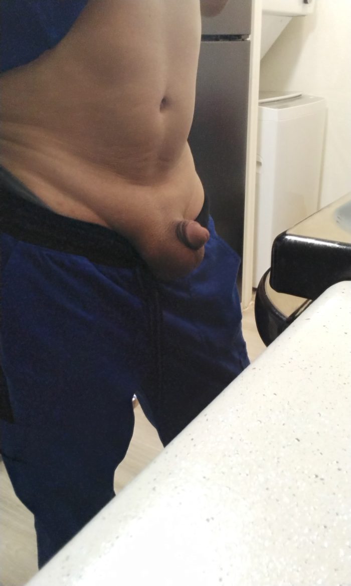 I’m a male nurse with a tiny cock. Enjoy