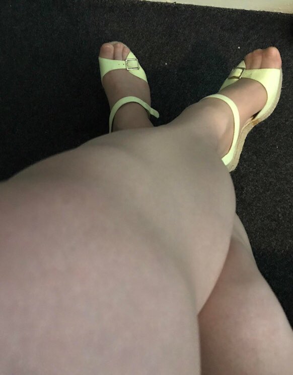 Sissy’s legs in tights