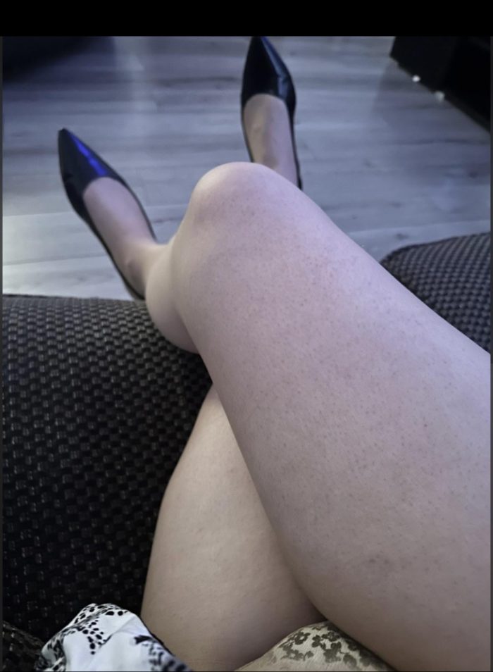 Sissy’s legs in tights
