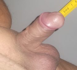 Girlslaugh at my 5 cm penid