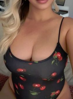 Blonde Milf Striptease Cam