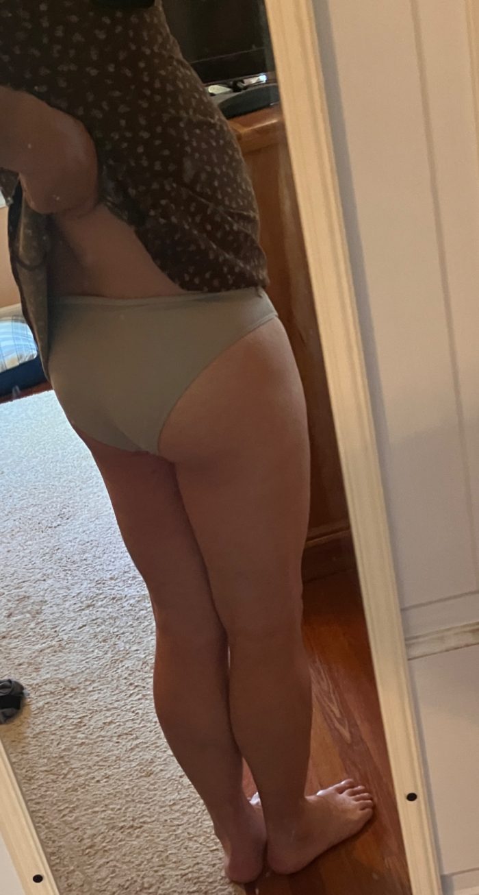 My wife’s pretty little dress. LeslieCD