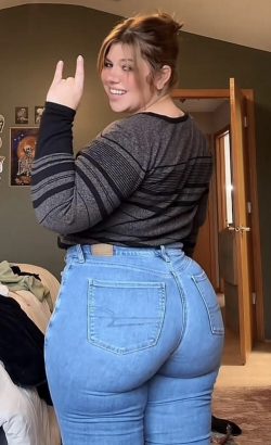 Now that’s a big booty !!