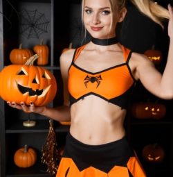 Pretty Blonde Ai Mistress