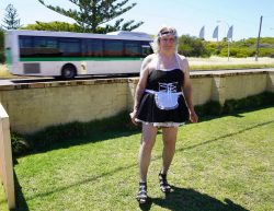 Now they’re running coaches to see @lisabee exposed as a sissy maid